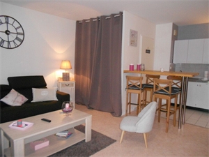 appartement à la location -   77000  MELUN, surface 33 m2 location appartement - APR716156